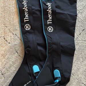 Therabody Black Recovery Compression Boots with Teal Trim